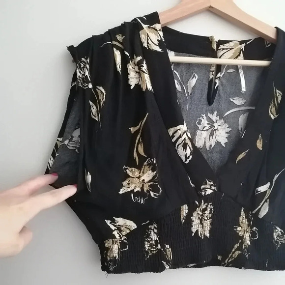 Free People Smocked Crop Blouse Plunging  V-Neck Black with Tan, Cream Floral XS - Picture 7 of 15